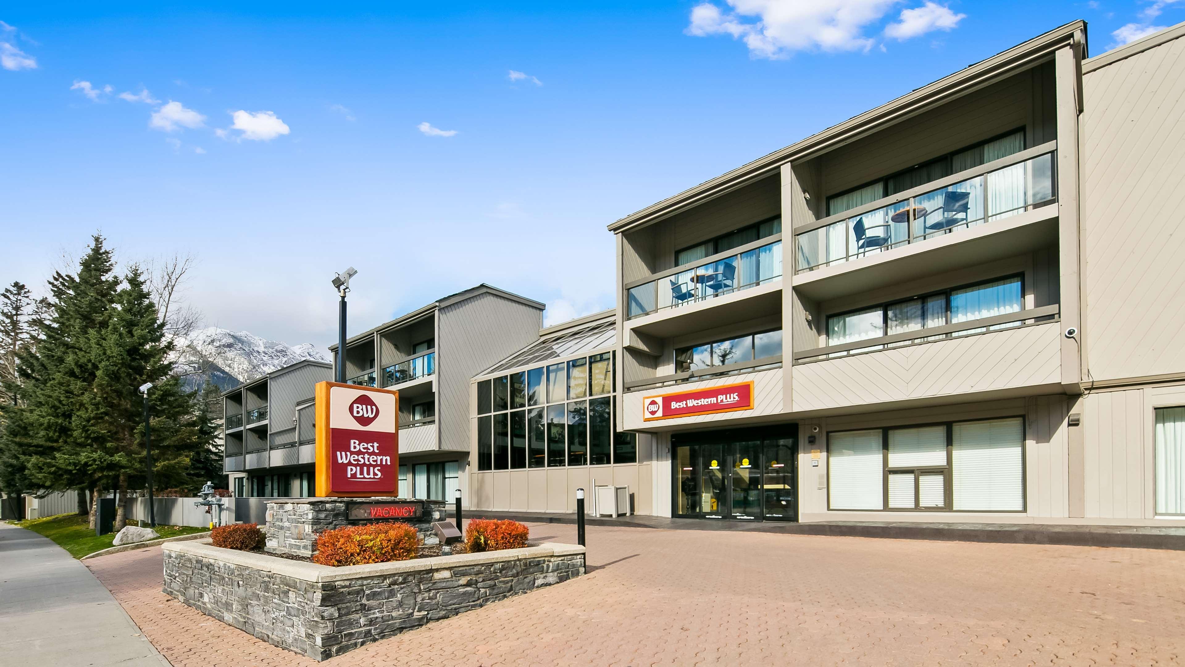 Best Western Plus Banff International Lodge Экстерьер фото