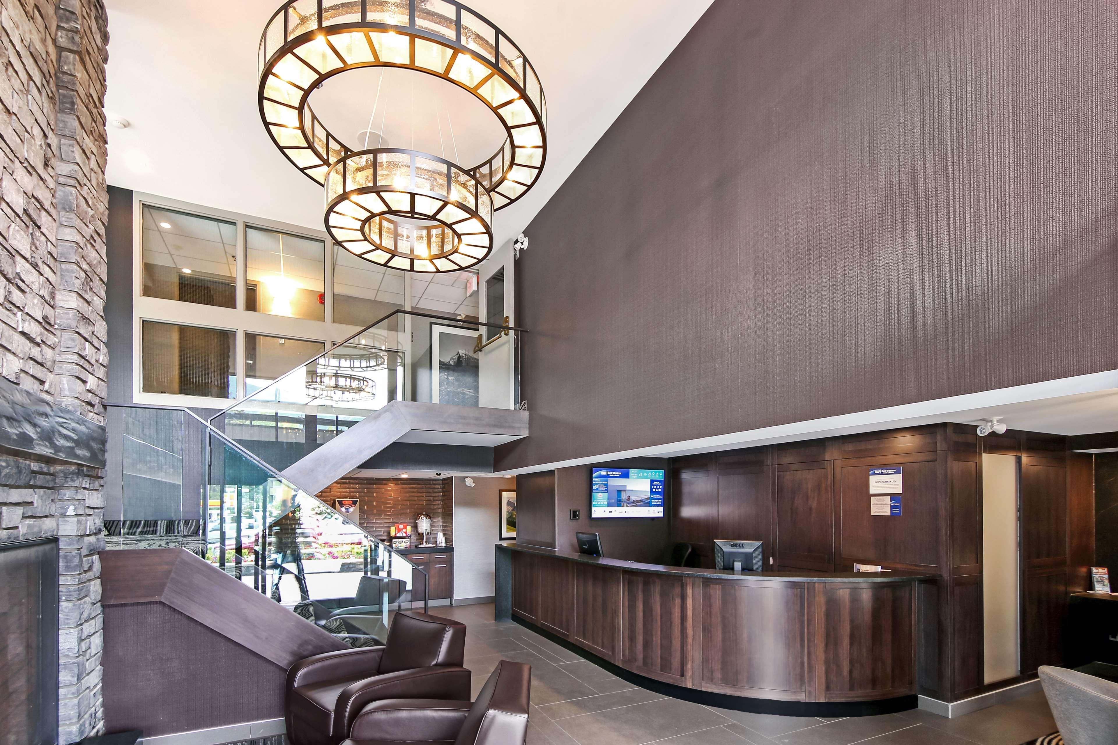 Best Western Plus Banff International Lodge Экстерьер фото