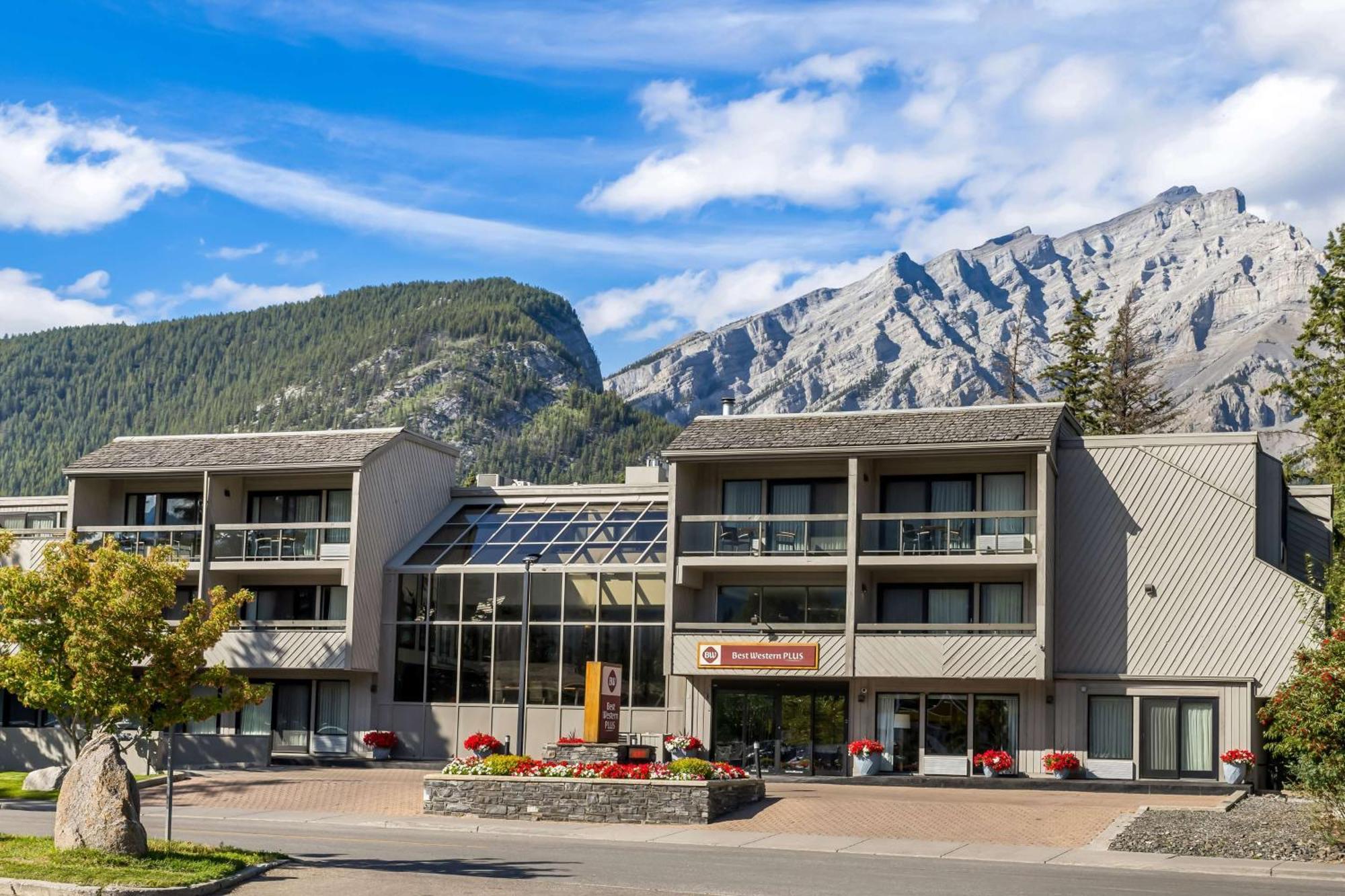 Best Western Plus Banff International Lodge Экстерьер фото