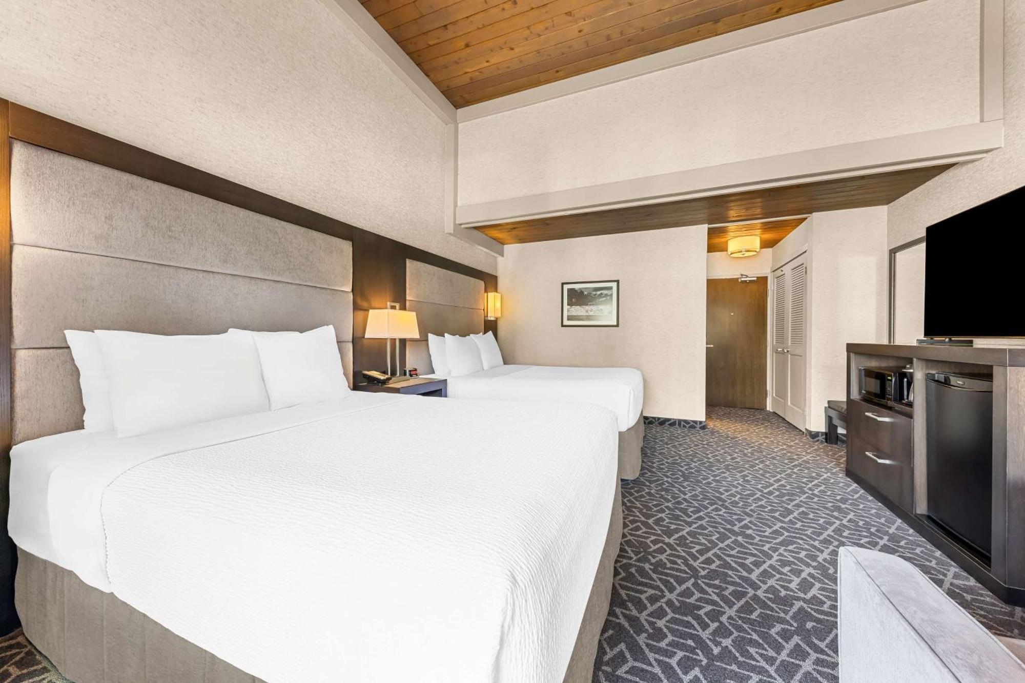 Best Western Plus Banff International Lodge Экстерьер фото