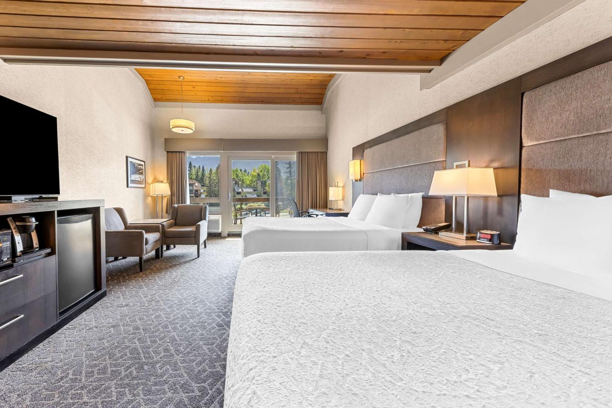 Best Western Plus Banff International Lodge Экстерьер фото