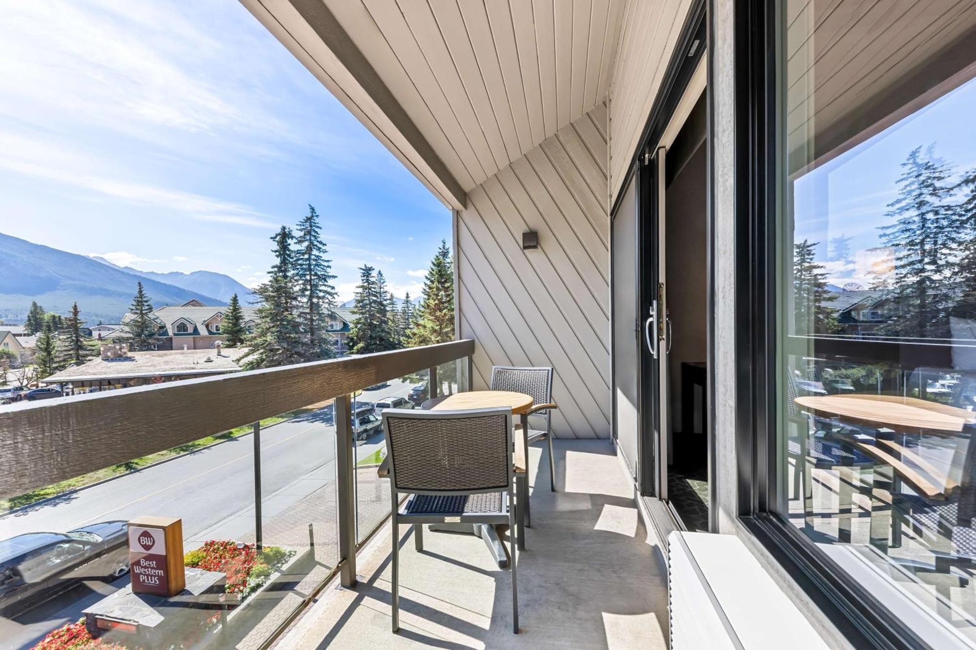 Best Western Plus Banff International Lodge Экстерьер фото