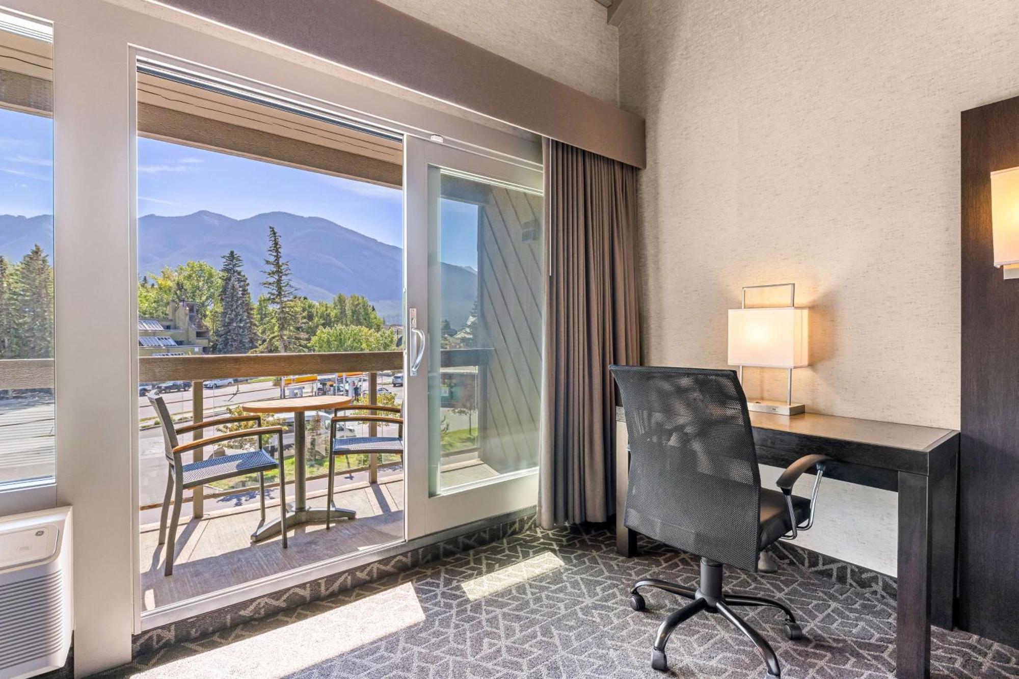 Best Western Plus Banff International Lodge Экстерьер фото