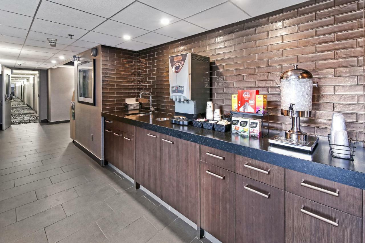 Best Western Plus Banff International Lodge Экстерьер фото