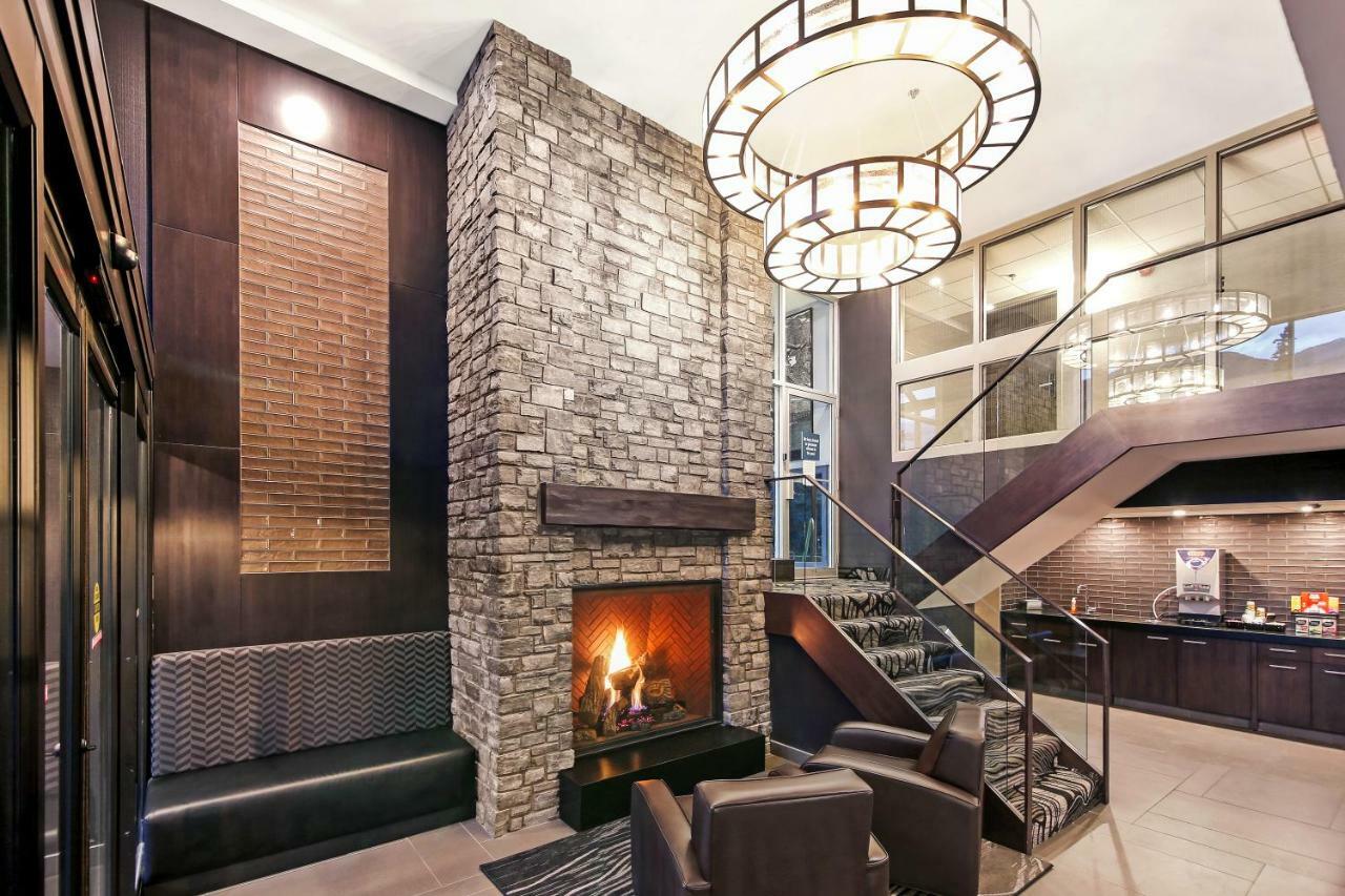 Best Western Plus Banff International Lodge Экстерьер фото