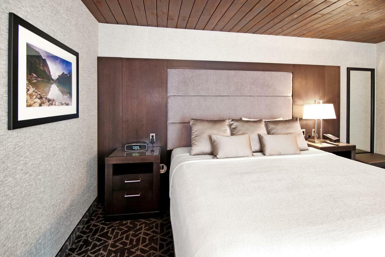 Best Western Plus Banff International Lodge Экстерьер фото