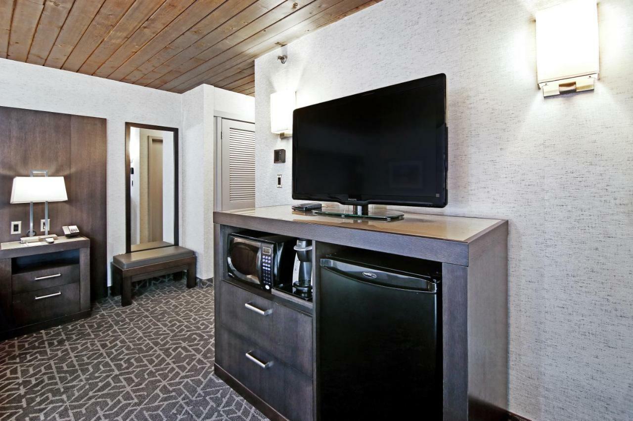 Best Western Plus Banff International Lodge Экстерьер фото